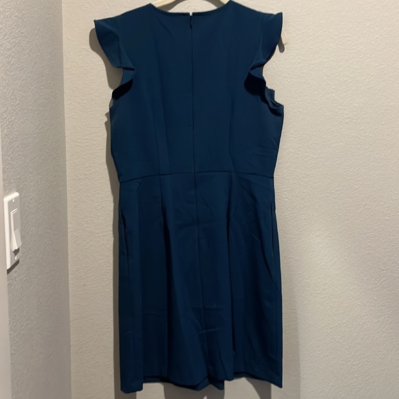 LOFT size 8 petite dress worn a couple of times - Picture 2 of 4